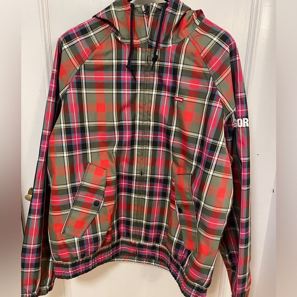 Men’s windbreaker jacket Supreme x Gortex Size L. Purchased in NYC from Supreme.